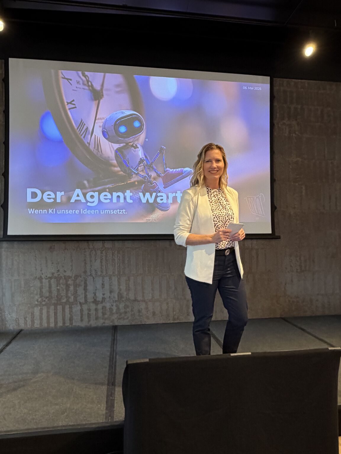 Keynote zu KI-Agenten auf der Bühne